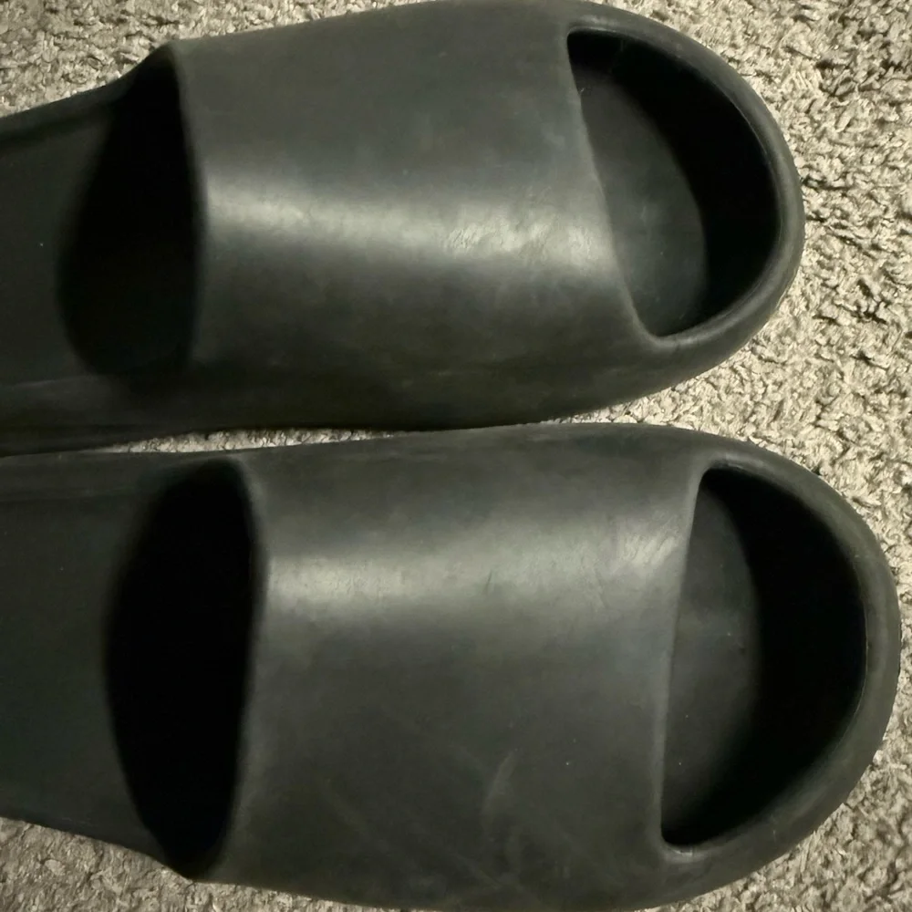 USED LOT OF 2 Foam Slides black cream‎ Womens 8 fashion nova - Picture 6 of 11